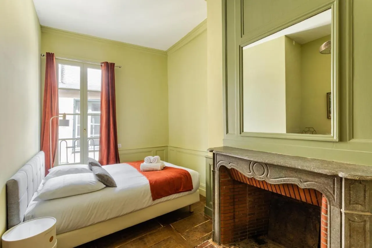 Dame De Coeur - Appartement Spacieux En Plein Centre Historique Rennes 0*,